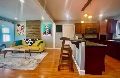 Owensboro Haus | Gallery House I hope that you'll love your stay as much as I enjoy sharing it.