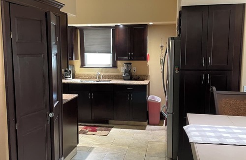 Harvey Haus | 3-bedroom house in tranquil Harvey with WiFi, AC. Relax and unwind