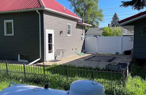 Harvey Haus | 3-bedroom house in tranquil Harvey with WiFi, AC. Relax and unwind