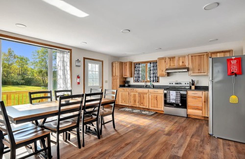 Granville Haus | Modern 3-bedroom farmhouse with WiFi and spectacular views in charming Granville