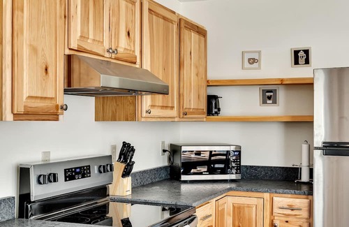 Granville Haus | Modern 3-bedroom farmhouse with WiFi and spectacular views in charming Granville