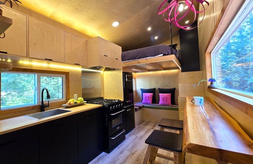 Lund Haus | (NEW) Designer Tiny Home Nestled in Tranquil Forest- Nature Lover's Paradise