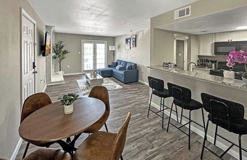 Addison Wohnung | 2102 · DFW cozy Apt, Free Parking/WI-FI, Pool & Gym