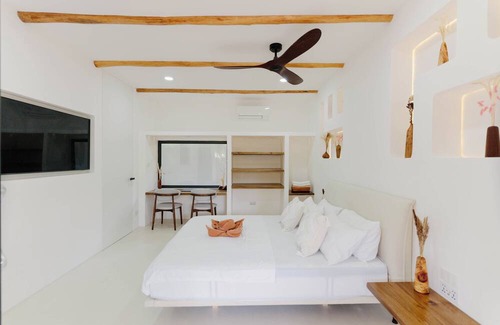 Catangnan Villa | Charming 1-bedroom King Bed Villa with AC, 500MB WiFi in Center of General Luna