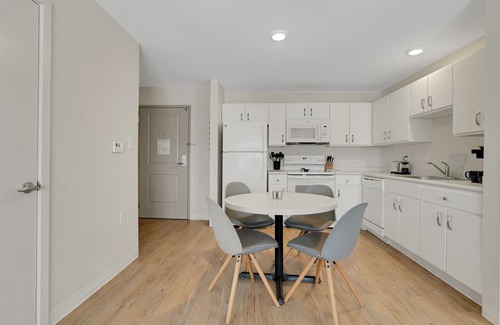 Far North Central Wohnung | Simplicity At the Rim 1308 I Comfy 2 Bed 2 Bath