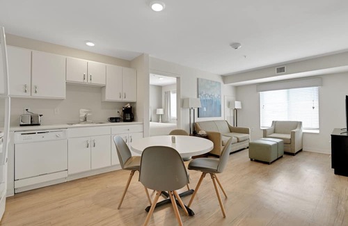 Far North Central Wohnung | Simplicity At the Rim 1308 I Comfy 2 Bed 2 Bath