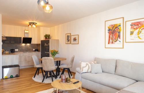 Ledenitzen Wohnung | Moderne, neue Ferienwohnung mit Bergblick, unweit vom idyllischen Faaker See