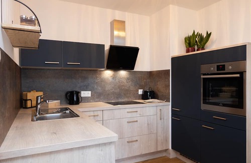 Ledenitzen Wohnung | Moderne, neue Ferienwohnung mit Bergblick, unweit vom idyllischen Faaker See