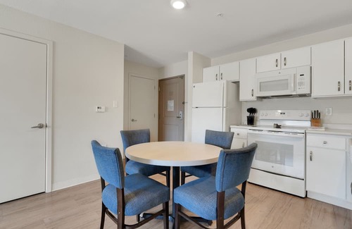 Far North Central Wohnung | Simplicity At the Rim 1208 I Comfy 2 Bed 2Bath