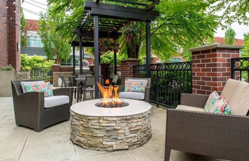 Downtown Haus | Enjoy an extended stay at our room in Redmond, WA