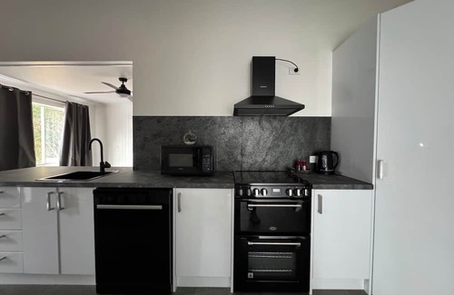 Coronet Bay Haus | Room for the biggest Boat, pet friendly