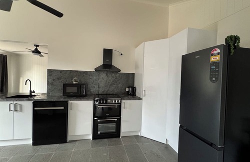 Coronet Bay Haus | Room for the biggest Boat, pet friendly