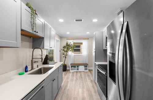 Tamarac Haus | Lakefront 3BR Home in Tamarac – Peaceful Views & Cozy Comfort