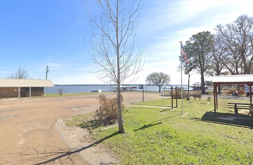 Chandler Haus | Water-view, 3-bedroom in Chandler with AC, WiFi