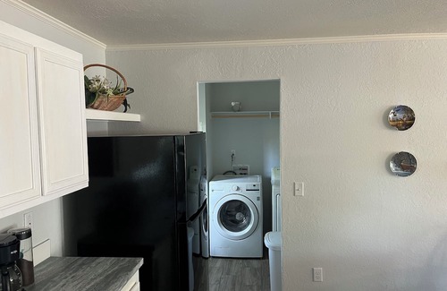 Chandler Haus | Water-view, 3-bedroom in Chandler with AC, WiFi