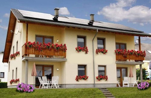 Morz Wohnung | Apartment in Mצrz with Garden