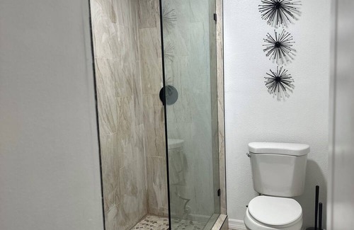 Deltona Haus | Spacious 5-bedroom house in DeBary right off i4 25 mins to Orlando and Daytona.