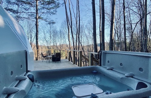 Todd Kabine | Tiny Treepod - Hot Tub, Views, Romantic Oasis