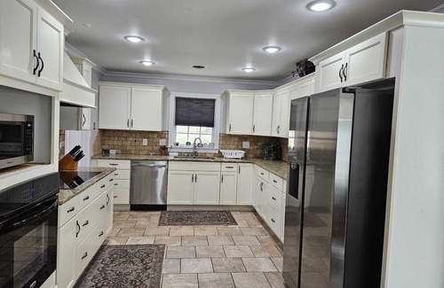 Cordova Haus | Elegant 7- BR Mansion with Pool - Near Gold Course & Essentials, All King Beds.