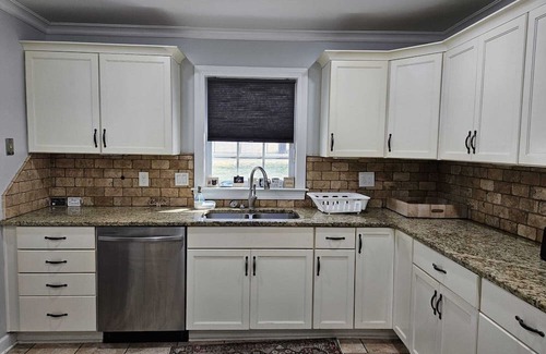 Cordova Haus | Elegant 7- BR Mansion with Pool - Near Gold Course & Essentials, All King Beds.