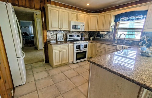 Bass Lake Haus | Cozy LakeView Cottage with a Touch of Modern Flair!