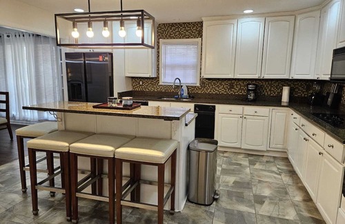 Cordova Haus | Southern-Inspired 5-BR Luxury Home with POOL & Jetted Tub - Simply Marvelous.