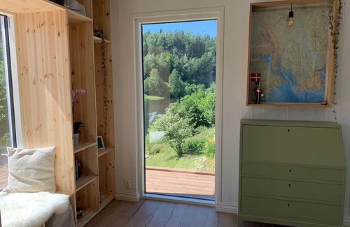 Porsgrunn Haus | Idyllic 4 Room Lake House w/ Option for 2 Glamping Tents & SUP-Private Dock