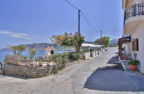 Mochlos Wohnung | The Wave House | Seafront Escape in Peaceful Mochlos