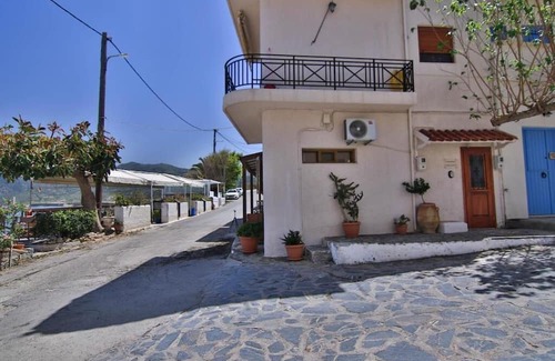 Mochlos Wohnung | The Wave House | Seafront Escape in Peaceful Mochlos