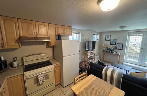 Highland Park Wohnung | Fabulous locale for light-filled mountainside apartment in charming Boulder.
