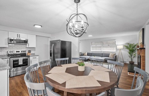 Wexford Haus | Stylish & Accessible 6Bd Home in Wexford/Pittsburg