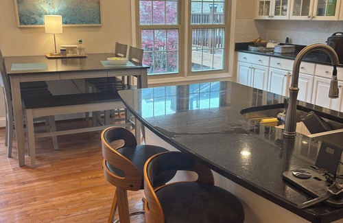 Idylwood Haus | Spacious and renovated 4-bedroom townhome in Tysons-Falls Church