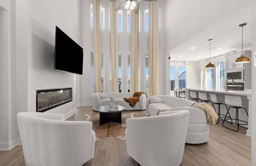 Katy Haus | Luxurious High Class 4Br Theatre Home