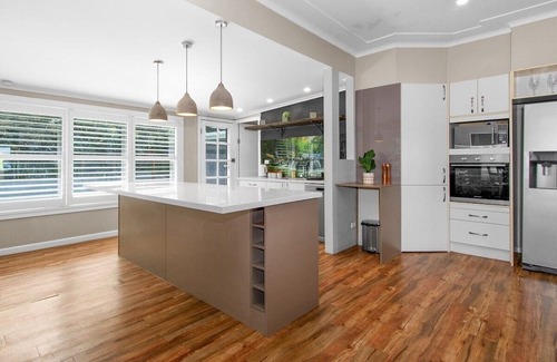 Speers Point Haus | Lakeview Retreat on The Esplanade