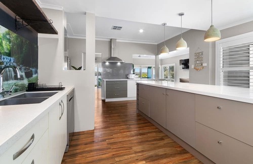 Speers Point Haus | Lakeview Retreat on The Esplanade