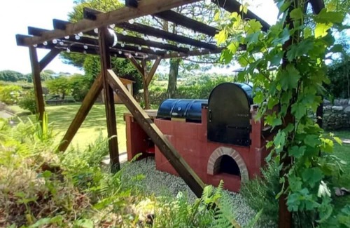 Mabe Kabine | The Love Shack with Old Smokey the Barbeque