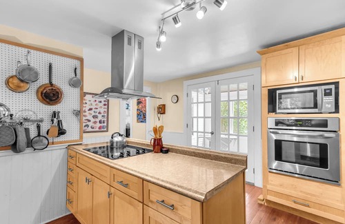 Castine Haus | Walk to harbor & Main St shops/restaurants. Front unit of Castine village house.