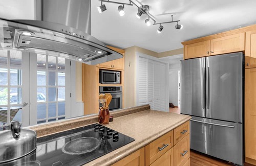 Castine Haus | Walk to harbor & Main St shops/restaurants. Front unit of Castine village house.