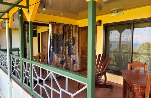 Drake Bay Kabine | Willy's Fish Camp. All rooms have an ocean view from lodgings nestled hillside!