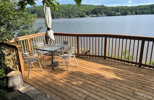 Katrine Haus | Charming lakefront cottage on Little Doe Lake in Muskoka