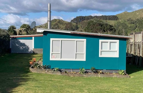 Mokau Haus | Mokau Point Break