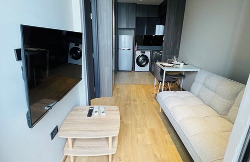 Ekkamai Wohnung | 1BR-Thong Lor BTS 7mins, pool&gym with WiFi