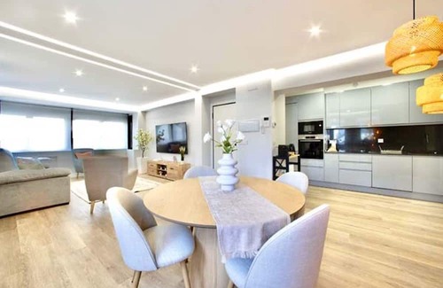 Lugo Wohnung | Cathedral Apartment by Lugo Collection