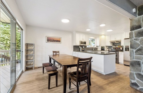 Enumclaw Haus | Spacious 4-bedroom house, Enumclaw near Mt Rainier Nat'l Park in natural setting