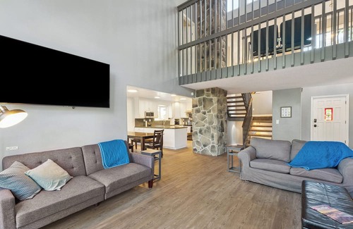 Enumclaw Haus | Spacious 4-bedroom house, Enumclaw near Mt Rainier Nat'l Park in natural setting