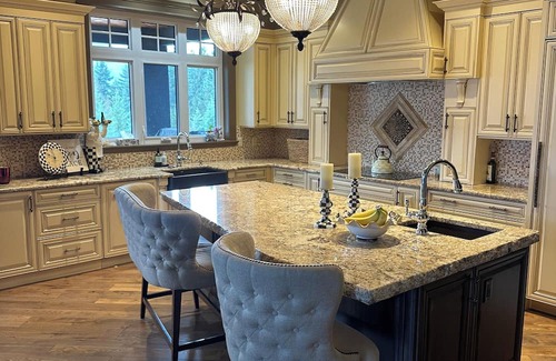 Sicamous Haus | Luxury home in Sicamous, overlooking Mara lake in the Shuswap