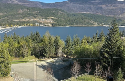 Sicamous Haus | Luxury home in Sicamous, overlooking Mara lake in the Shuswap