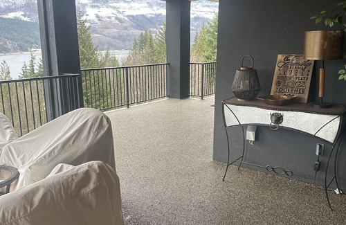 Sicamous Haus | Luxury home in Sicamous, overlooking Mara lake in the Shuswap