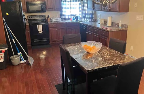 Hiram Haus | Charming 1-Master bedroom house in Hiram with AC, WiFi