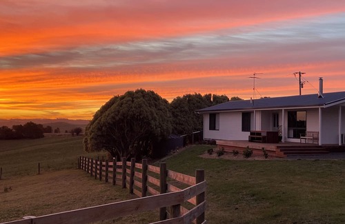 Korumburra Hütte | Stunning Country Views @ Oak Vue Cottage